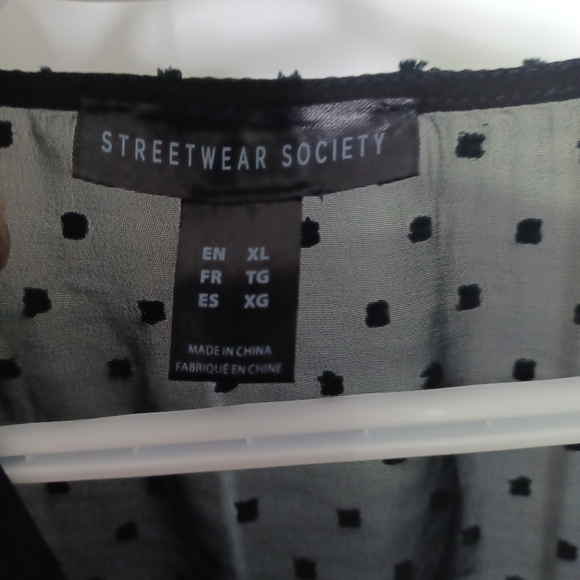 Ladies top - Picture 2 of 2